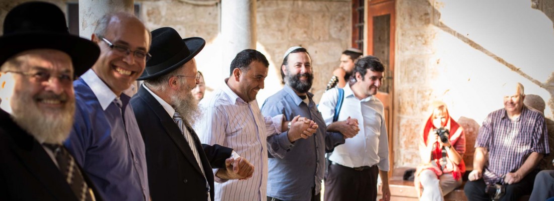 abrahamic-reunion-holding-hands1-2y4njh8qesbvfdrvolmz28