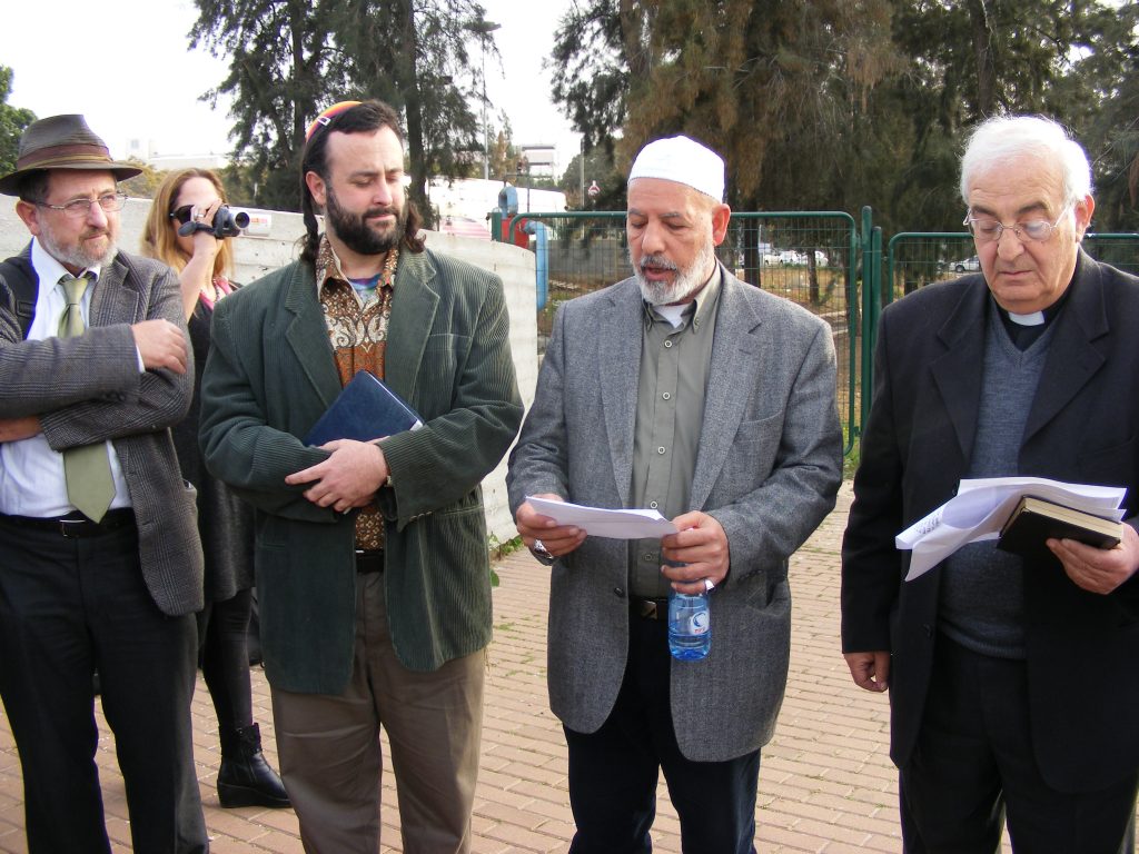 Sheikh Bukhari reading an Islamic prayer
